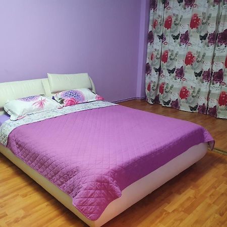 Crema Apartaments Ploieşti Buitenkant foto